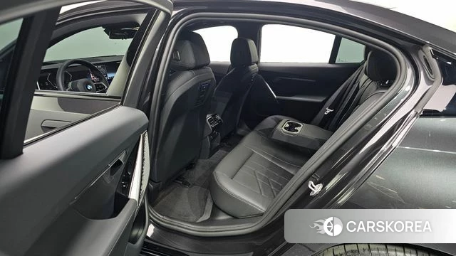 BMW 5 Series (G60) 2025 Серый из Кореи, фото 3