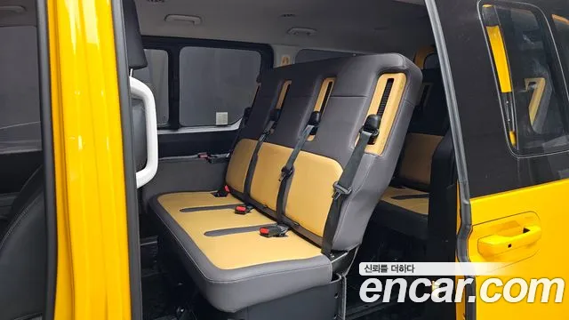 Hyundai Staria 2023 Желтый из Кореи, фото 3