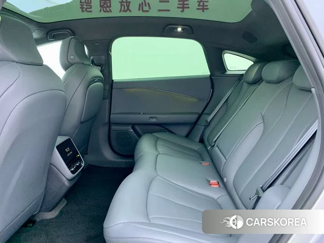 Xiaopeng Motors Xiaopeng P7+ 2025 Серебристо-серый из Китая, фото 3