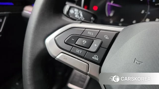 Volkswagen Touareg 3rd generation 2025 Черный из Кореи, фото 3