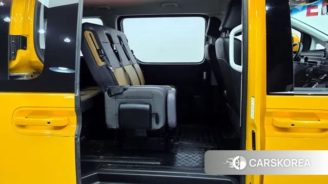 Hyundai Staria 2023 Желтый из Кореи, фото 3