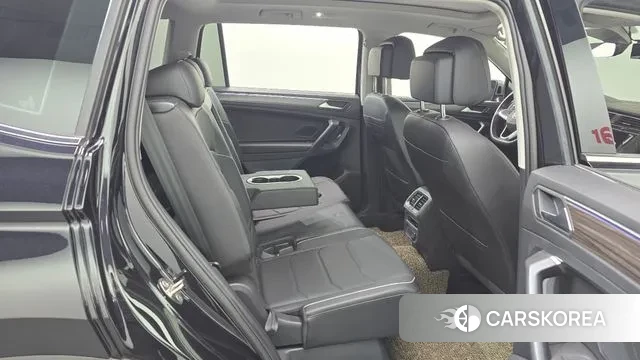 Volkswagen Tiguan Allspace 2022 Черный из Кореи, фото 3