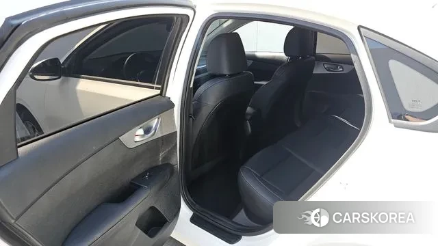 Kia The New K3 2nd generation 2022 Белый из Кореи, фото 3