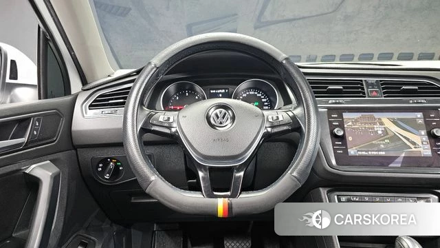 Volkswagen Tiguan second Generation 2018 Белый из Кореи, фото 3