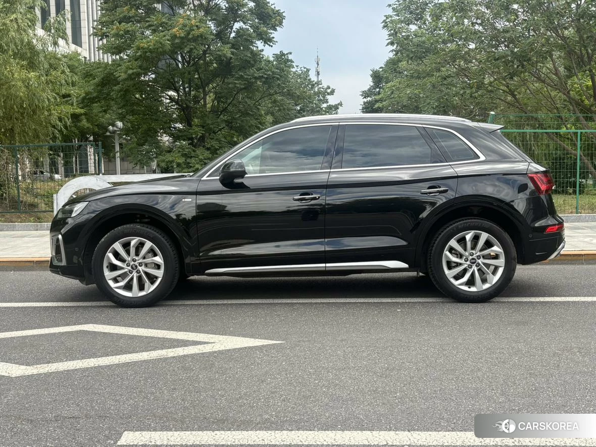 Audi Q5L 2023 Черный из Китая, фото 3