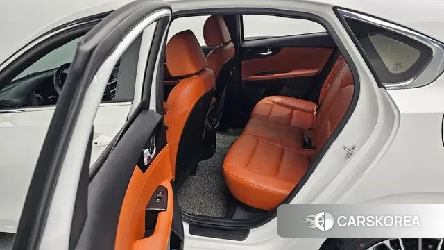 Kia The New K3 2nd generation 2021 Белый из Кореи, фото 3