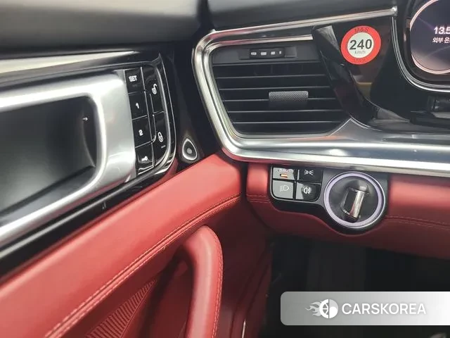 Porsche Panamera (971) 2018 Белый из Кореи, фото 3