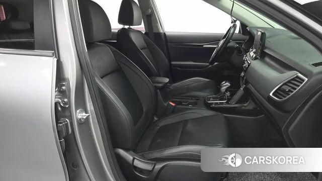 Kia Seltos 2021 Серебристо-серый из Кореи, фото 3