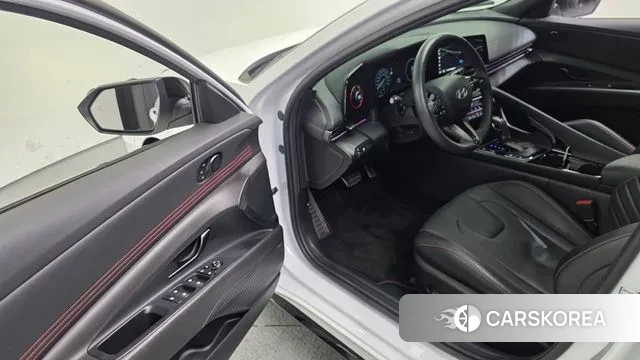 Hyundai The New Avante (CN7) 2024 Белый из Кореи, фото 3