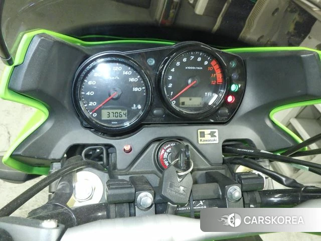 Проданный Kawasaki ZRX 1200 2015 из Японии