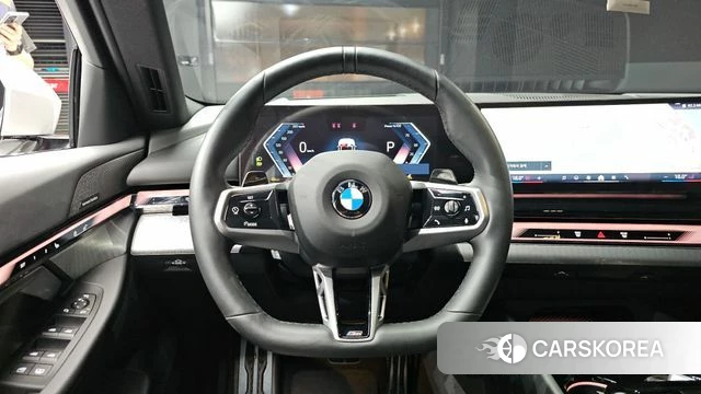 BMW 5 Series (G60) 2024 Белый из Кореи, фото 3