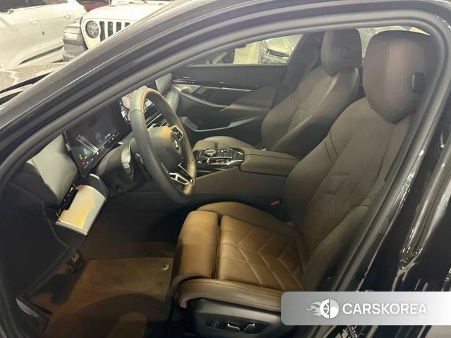 BMW 5 Series (G60) 2024 Серый из Кореи, фото 3