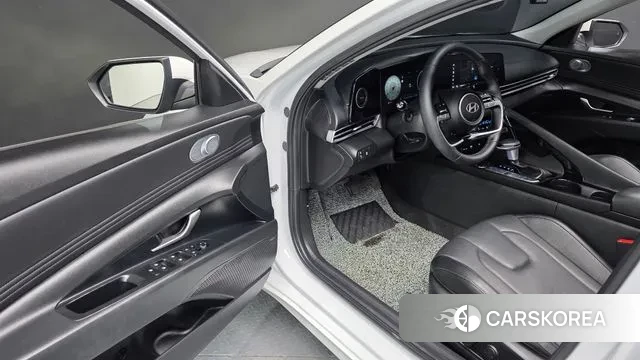 Hyundai The New Avante (CN7) 2023 Белый из Кореи, фото 3