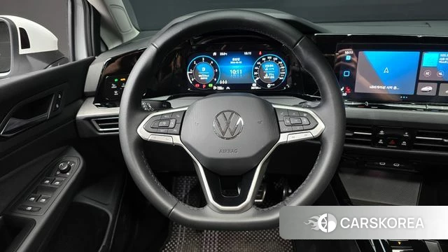 Volkswagen Golf 8th Generation 2024 Белый из Кореи, фото 3