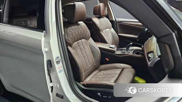 BMW 5 Series (G30) 2023 Белый из Кореи, фото 3