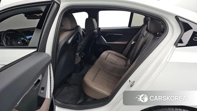 BMW 5 Series (G60) 2024 Белый из Кореи, фото 3