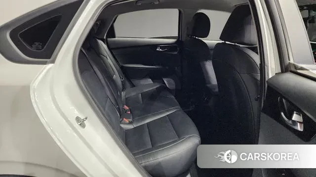 Kia The New K3 2nd generation 2024 Белый из Кореи, фото 3