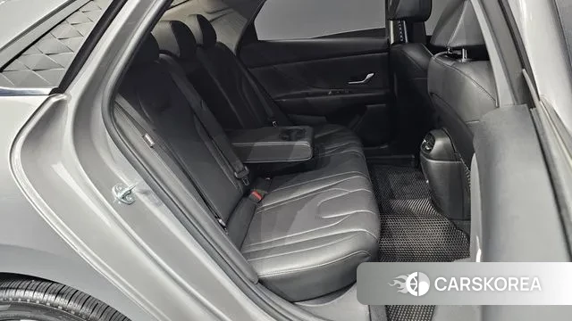 Hyundai The New Avante (CN7) 2024 Серебристо-серый из Кореи, фото 3