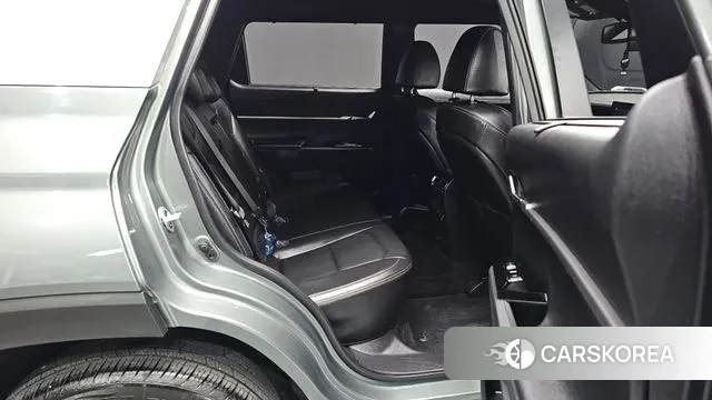 Ssangyong Torres 2023 Темно-зеленый из Кореи, фото 3