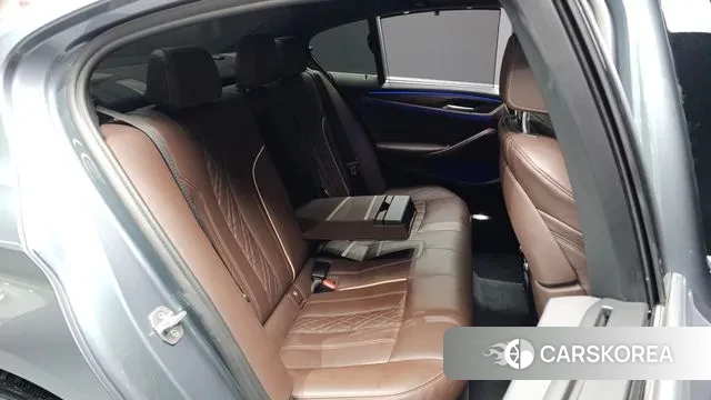 BMW 5 Series (G30) 2020 Серебристо-серый из Кореи, фото 3