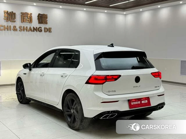 Volkswagen Golf 2023 Белый из Китая, фото 3