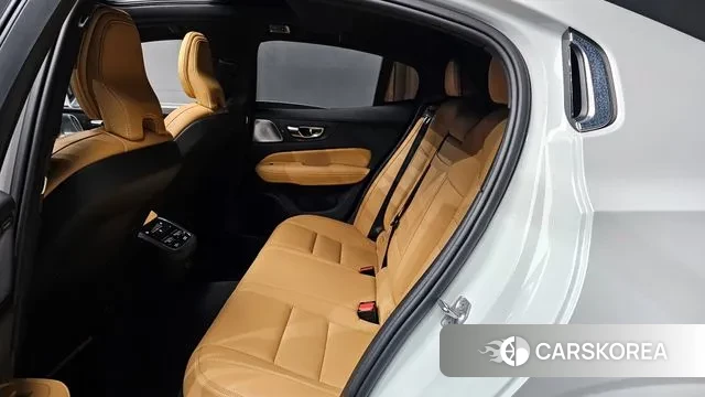 Volvo S60 3rd generation 2021 Белый из Кореи, фото 3