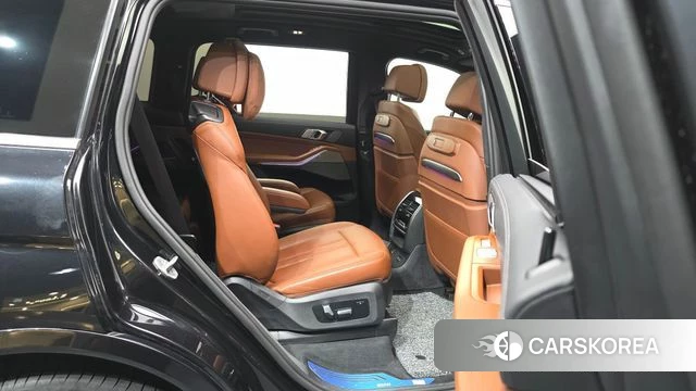 BMW X7 (G07) 2024 Черный из Кореи, фото 3