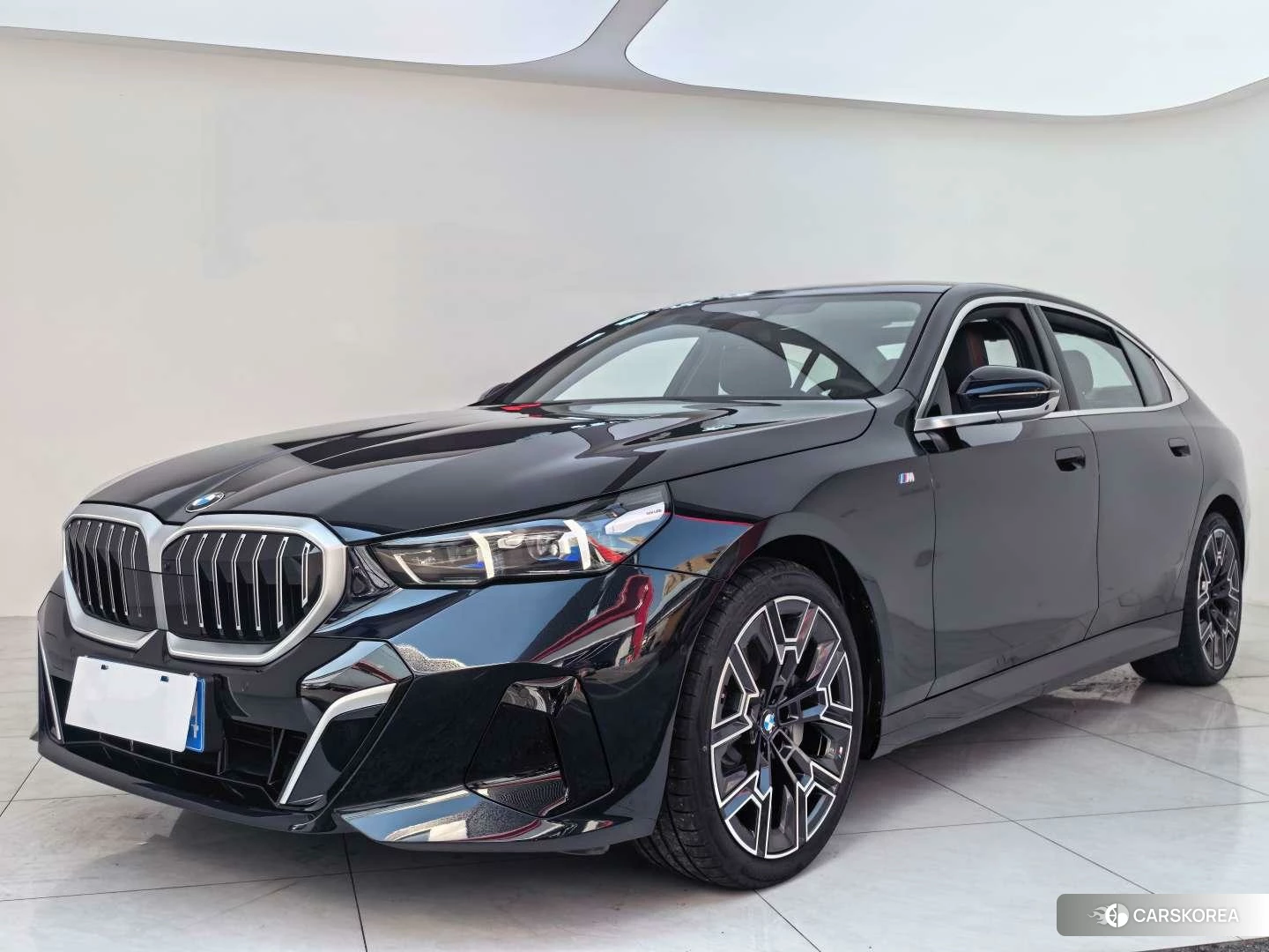 BMW 5 series 2024 Черный из Китая, фото 3