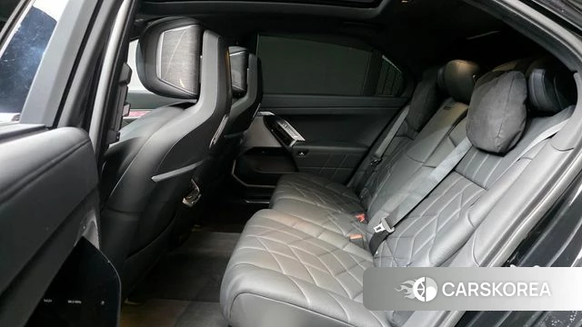 BMW 7 Series (G70) 2024 Черный из Кореи, фото 3