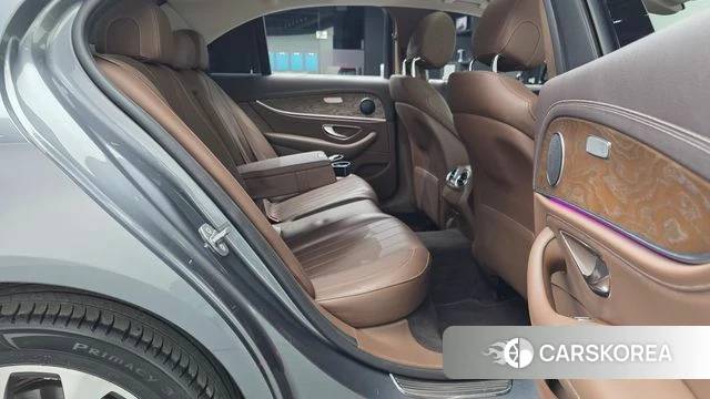 Mercedes-Benz E-Class W213 2018 Серый из Кореи, фото 3