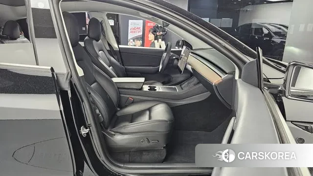 Tesla Model Y 2021 Черный из Кореи, фото 3