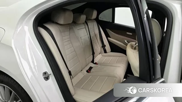 Mercedes-Benz E-Class W213 2023 Белый из Кореи, фото 3