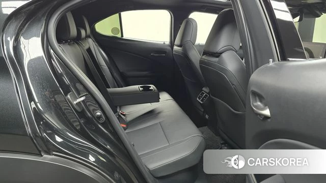 Lexus UX250h 2023 Черный из Кореи, фото 3