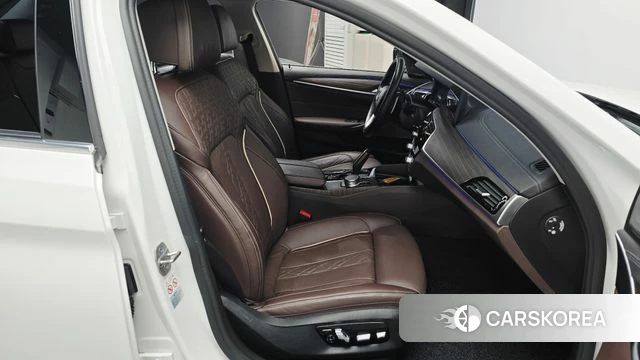 BMW 5 Series (G30) 2021 Белый из Кореи, фото 3