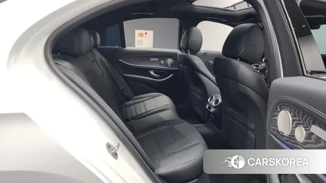 Mercedes-Benz E-Class W213 2023 Белый из Кореи, фото 3