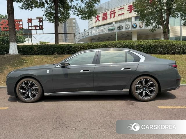 BMW 7 series 2025 Темно-серый из Китая, фото 3