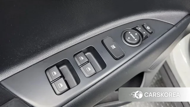 Kia Stonic 2018 Белый из Кореи, фото 3