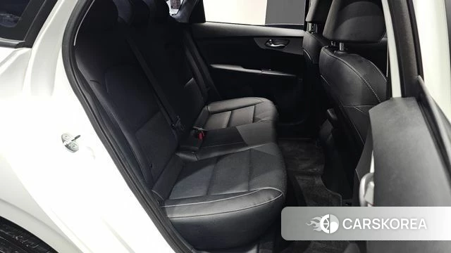 Kia The New K3 2nd generation 2023 Белый из Кореи, фото 3