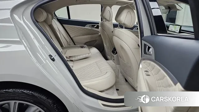 Genesis The New G70 Shooting Brake 2023 Жемчужный цвет из Кореи, фото 3