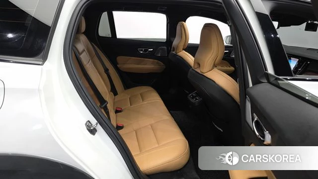 Volvo V60 Cross-Country 2nd Generation 2021 Белый из Кореи, фото 3