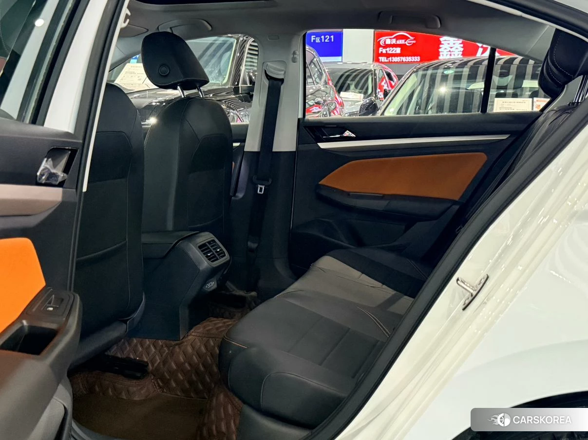 Volkswagen Bora 2024 Белый из Китая, фото 3
