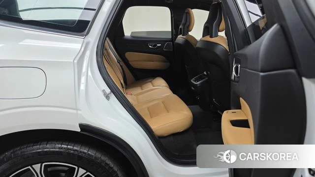 Volvo XC60 second Generation 2018 Белый из Кореи, фото 3
