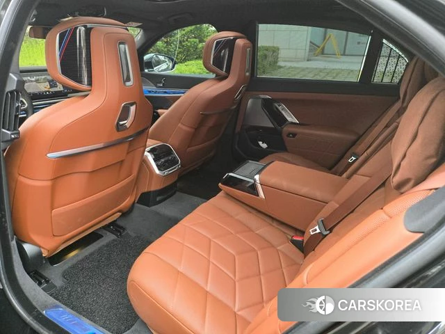BMW 7 Series (G70) 2025 Черный из Кореи, фото 3