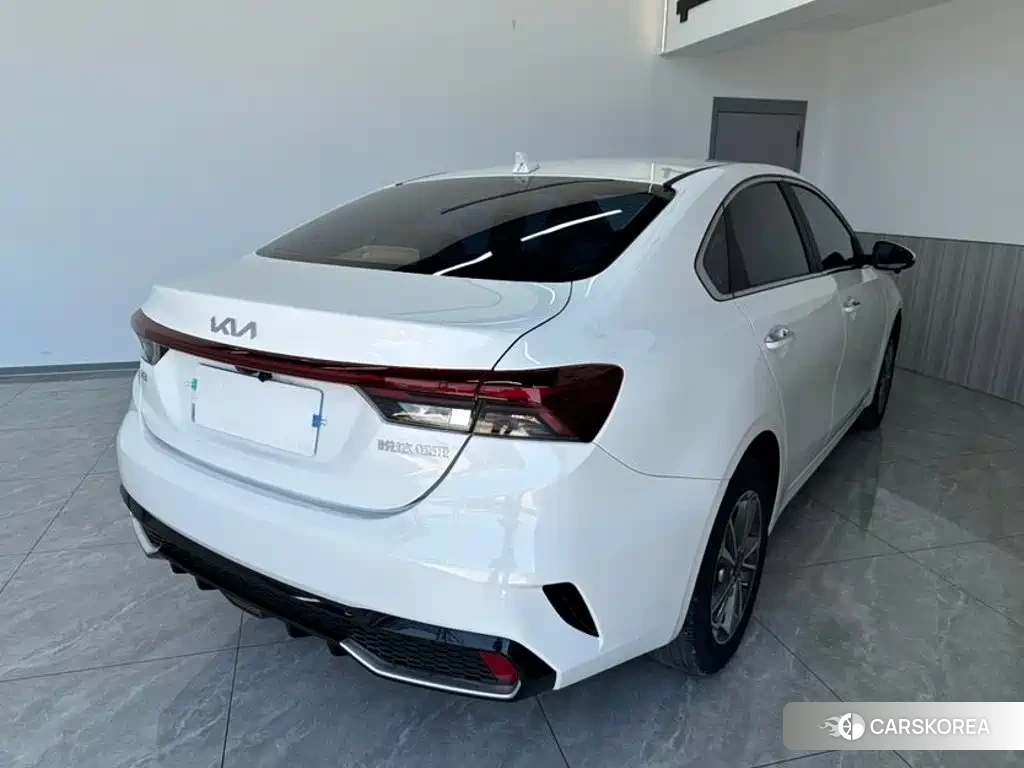 Kia K3 2023 Белый из Китая, фото 5