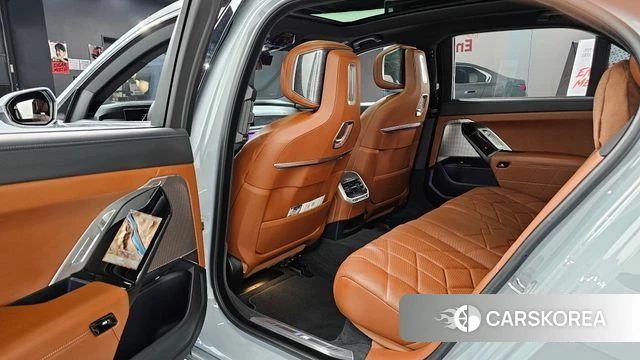 BMW 7 Series (G70) 2026 Серебристо-серый из Кореи, фото 3
