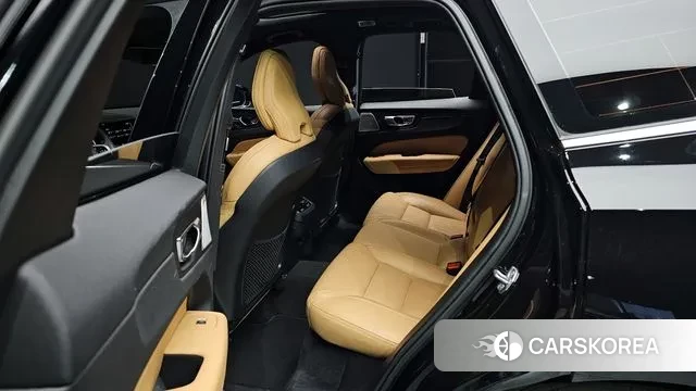 Volvo XC60 second Generation 2021 Белый из Кореи, фото 3