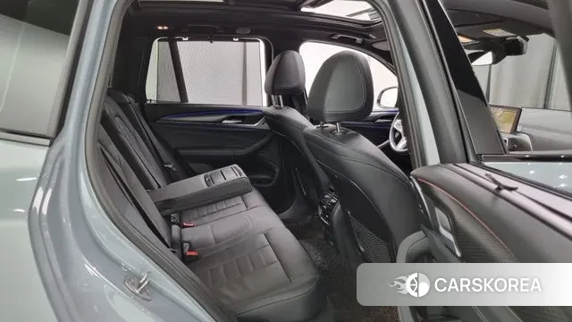 BMW X3 (G01) 2023 Светло-серебряный цвет из Кореи, фото 3