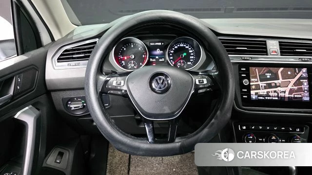 Volkswagen Tiguan second Generation 2019 Белый из Кореи, фото 3