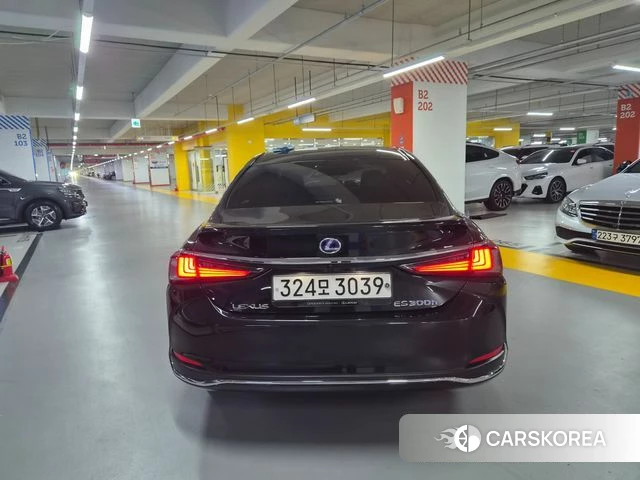 Lexus ES300h 7th generation 2021 Черный из Кореи, фото 3