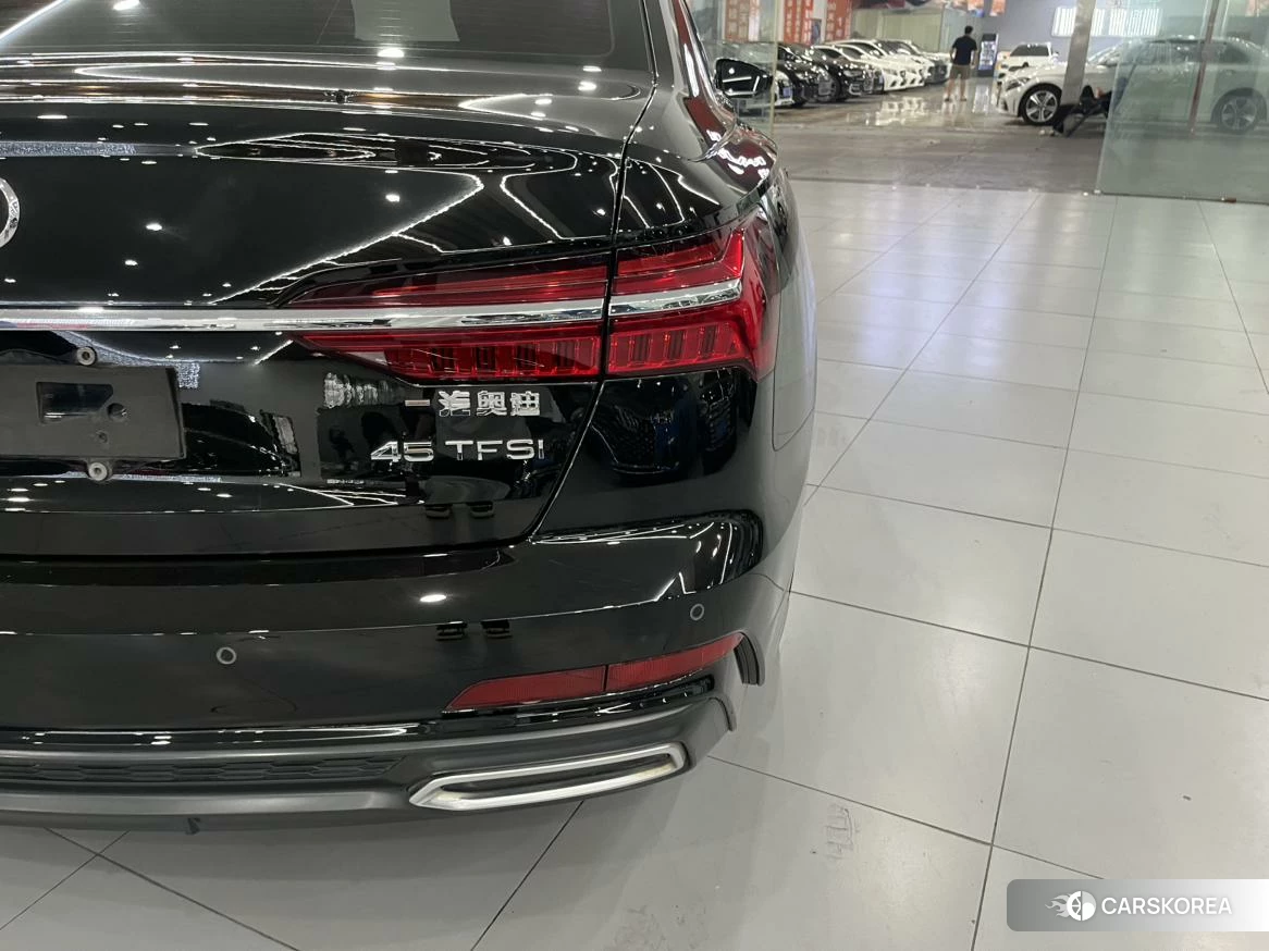 Audi A6L 2021 Черный из Китая, фото 3